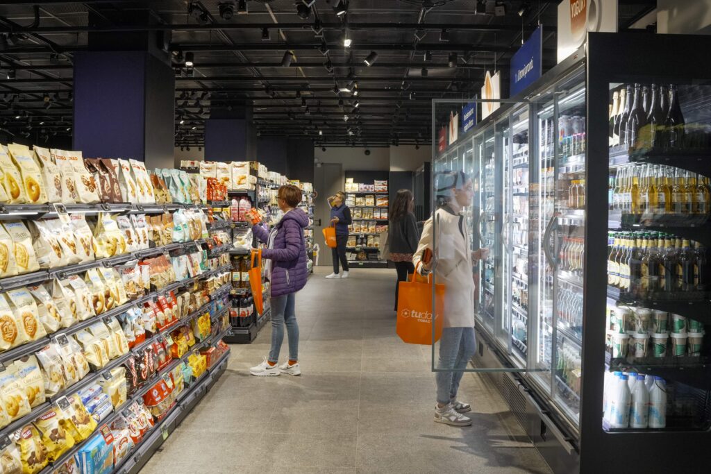 Tecnologia da portuguesa Sensei abre segundo supermercado “sem caixas” de Itália